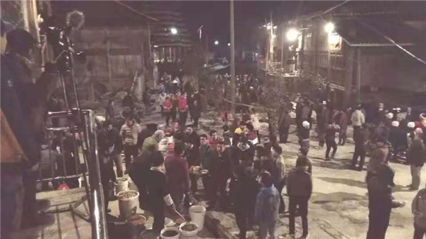 拍摄现场(图片来源于朋友圈) Gwv6H84d41c47rZs1lCxdVUc68tLFLUdKEdCK8LV.jpg