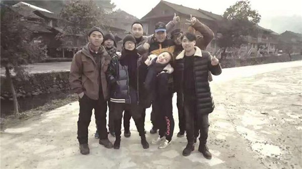 拍摄花絮(图片来源于朋友圈) hpJK8D2ZbOU2zzC8LnZAa4GCsCHbxff4w9Mx1uFd.jpg