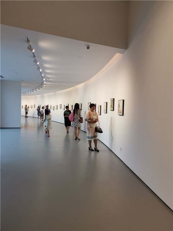 贾宽个展现场 Ary525BemKOuuWnaVoCXaKZ8D69aMLaJd3AIYwC6.jpg
