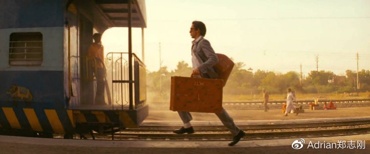 韦斯·安德森(Wes Anderson)以铁路上列车为题的 “穿越大吉岭”