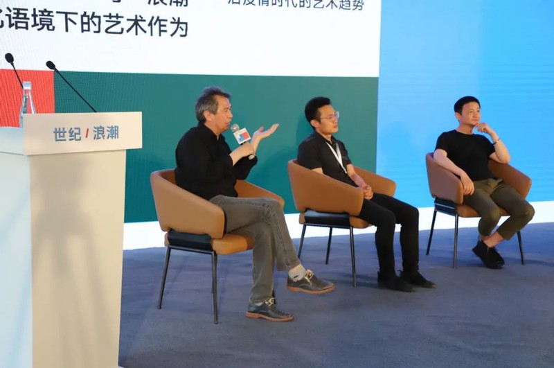 由王端廷主持的讨论议题“后疫情时代的艺术趋势”,参与讨论嘉宾段君、杨卫、殷双喜、陈志光 43b4nYj6b0E87j4DZrZntRksPHmDjged2VZpdV9V.jpg