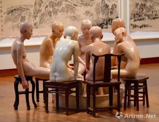 向京的重要作品《一百个人演奏你？还是一个人？》（2007）被查森美术馆永久收藏，于17号永久藏品展厅展出