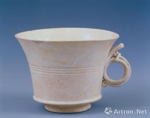 1957年河南陕县唐墓出土白釉环柄杯
