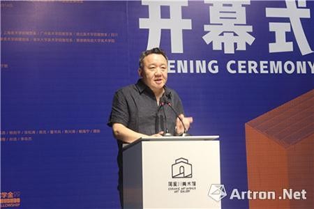 《十年一见》总策展人、著名批评家、中国雕塑学会副会长孙振华发言