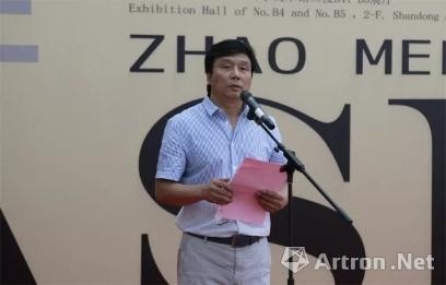 《中国油画》杂志主编、天津人民美术出版社副总编辑王琨主持开幕式