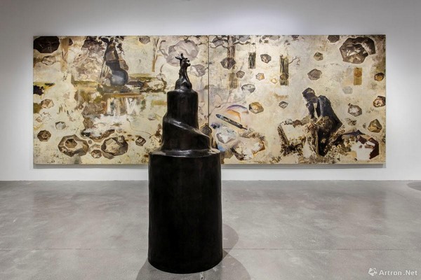 山涧林泉，2009-2013，布面油画，300 x 800 cm理想的显现 No.3，2018，青铜雕塑，高175 cm