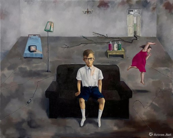 张晓刚，黑沙发，2016，布面油画，120×150 cm © 张晓刚工作室