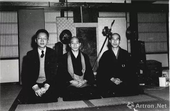 撰写博士论文《大德寺五百罗汉》期间，方闻夫妇在日本京都大德寺，1956年(方闻夫妇藏)