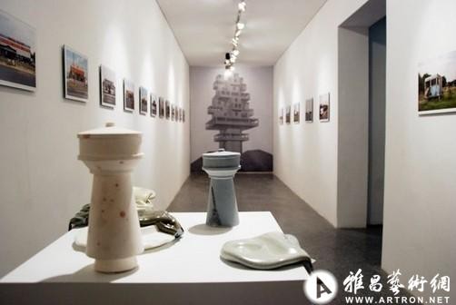 Eric Tabuchi《前进的丰碑》的展览现场，香港大学上海学习中心。