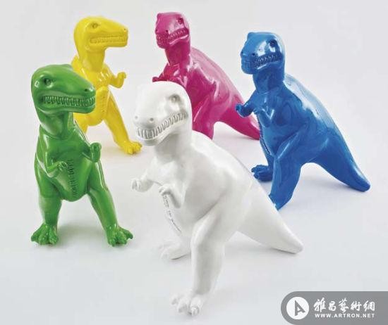 隋建国的《中国制造》恐龙雕塑，淘宝售价48000 元，运费为10 元