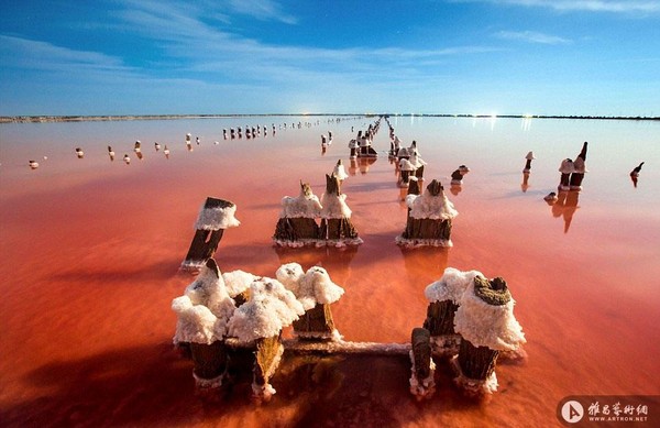 摄影师拍摄克里米亚“腐蚀之海”盐滩美景