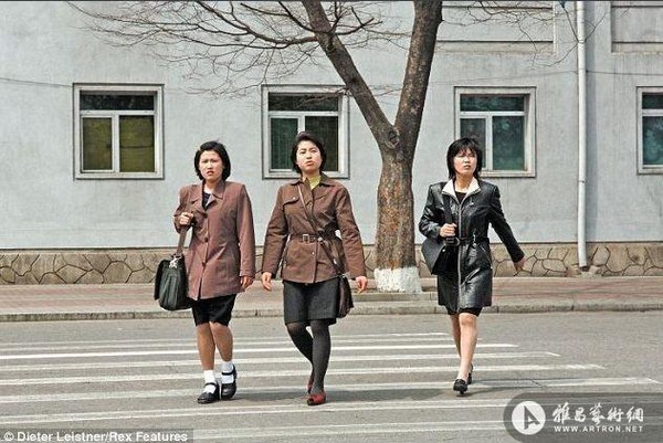 德国摄影师拍摄朝韩公共场所对比照