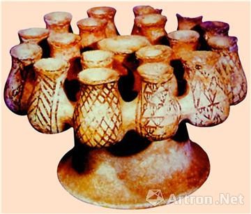 子母陶器  高19cm   前4世纪末期  米洛斯岛出土