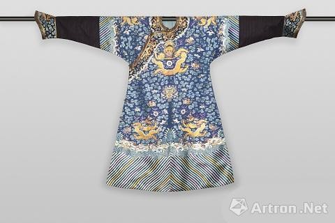 清十九世紀末   藍緞繡金龍彩雲紋蟒袍