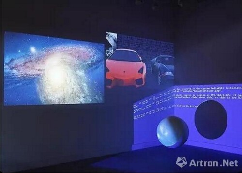 太空情人，2013，多屏高清录像装置，尺寸可变 ，7’21”