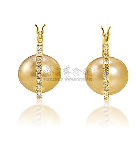 金色南洋珍珠配钻石耳环