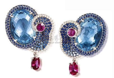椭圆形蓝水晶配蓝宝石、粉红宝石及钻石灵芝形耳环