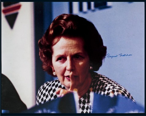 “英国首相”撒切尔夫人（Margaret Hilda Thatcher）亲笔签名照，附JSA纸质证书
