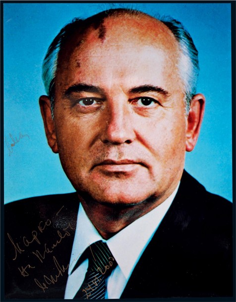 “苏联最后一任领导人”戈尔巴乔夫（Mihail Sergeevich Gorbachev）亲笔签名照并签赠日期，附证书