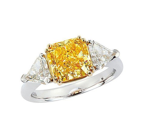 2.62克拉天然方形艳彩黄色无瑕钻石戒指