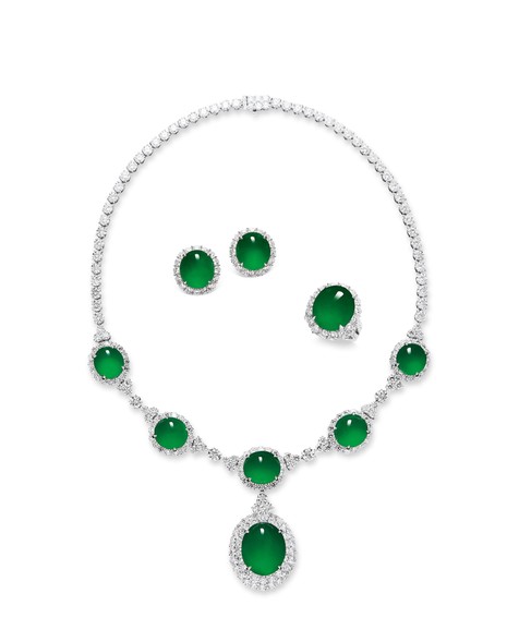 珍稀的天然老坑玻璃种帝王绿翡翠项链、戒指、耳环套装