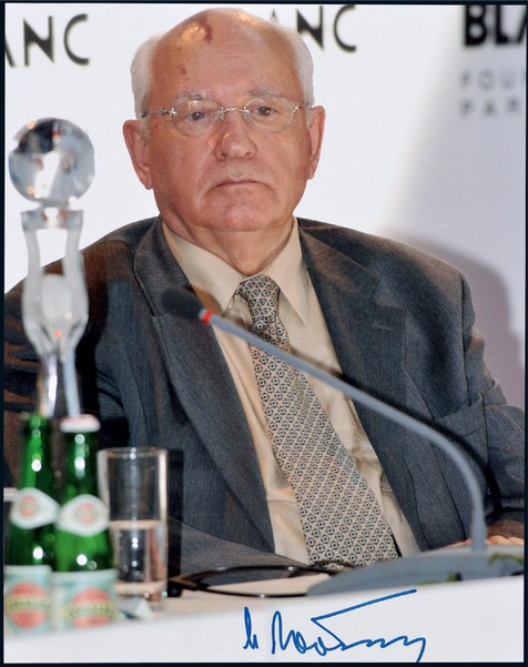 “苏联最后一任领导人”戈尔巴乔夫（Mihail Sergeevich Gorbachev）亲笔签名照