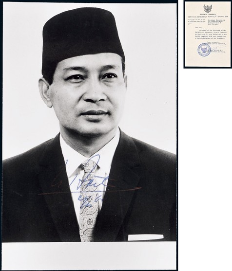 “印尼第二任总统”苏哈托（ Haji Mohammad Suharto）亲笔签名肖像照