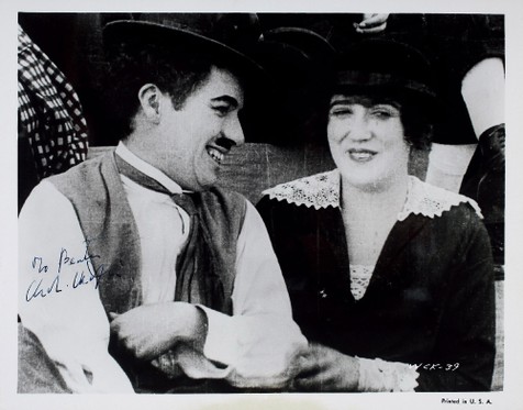“喜剧大师”查理·卓别林（Charles Chaplin）亲笔签名照