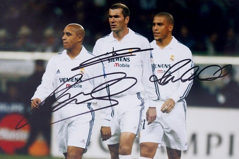 “世界著名球星”齐达内（Zinedine Zidane），罗纳尔多(Ronaldo LuizNazario De Lima)，罗伯托·卡洛斯（Roberto Carlos）三人亲笔签名照