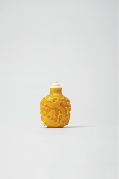 黄料螭龙烟壶
