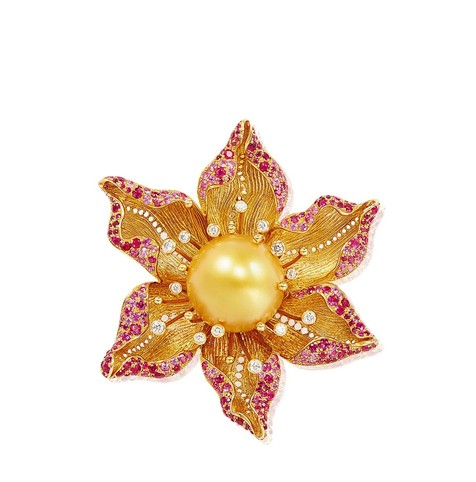金色南洋珍珠配钻石及彩色宝石「花形」吊坠