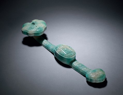 翡翠绿釉雕瓷“鱼龙变化”福寿如意