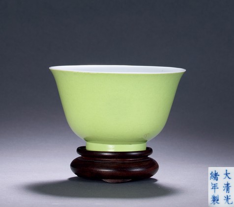 秋葵绿釉杯