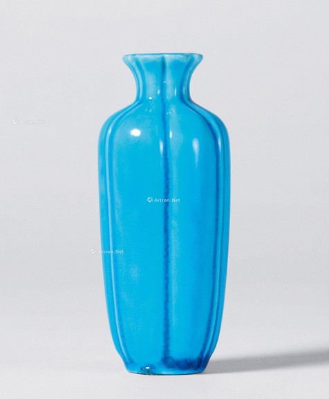 孔雀蓝釉菱花香瓶