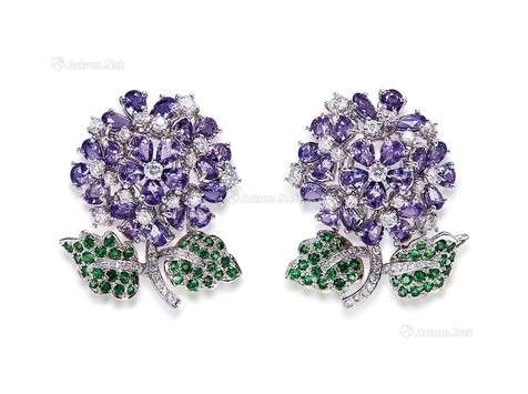 紫色蓝宝石、沙弗莱石及钻石「花朵」耳环