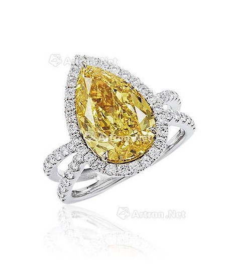 5克拉浓彩黄色VS2净度钻石配钻石戒指
