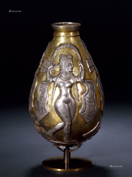 银鎏金锤揲女神纹瓶