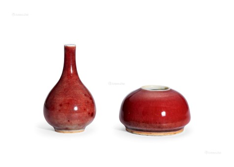 红釉马蹄型水盂及红釉长颈胆瓶