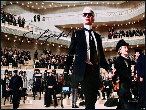 “老佛爷”卡尔·拉格斐（Karl Lagerfeld）亲笔签名照，附证书