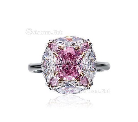 2.15克拉浓彩紫粉色钻石配钻石戒指