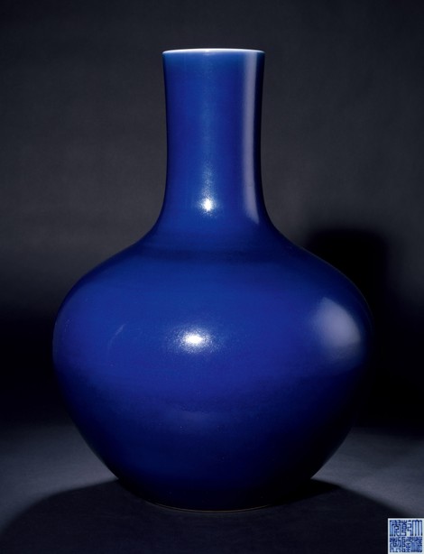 祭蓝釉大天球瓶