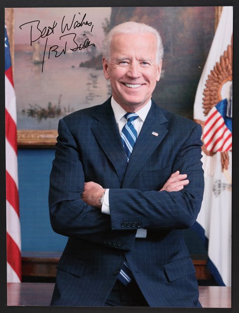 “美国著名政治家”乔·拜登（Joe Biden）亲笔签名赠言照，附证书