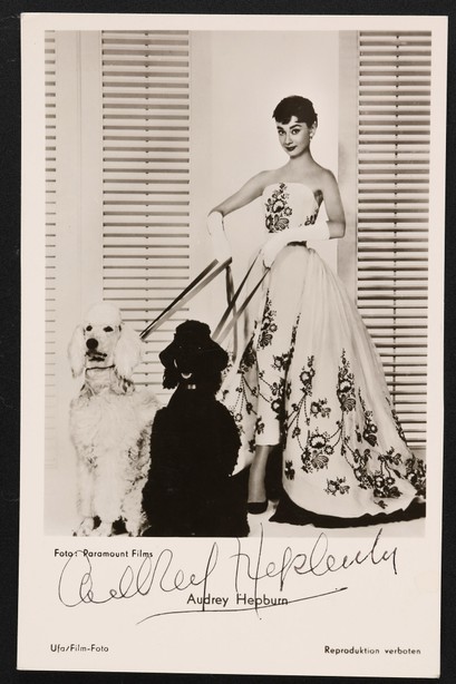 “奥斯卡女神”奥黛丽·赫本（Audrey Hepburn）亲笔签名照