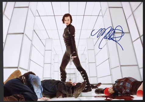 “《生化危机》女主角”米拉·乔沃维奇（Milla Jovovich）亲笔签名照，附证书