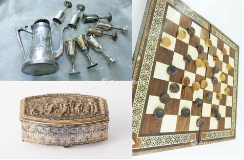 19-20世纪 英国满工镀银首饰盒、高脚酒杯、咖啡壶9件组与全手工国际象棋折叠木制棋盘