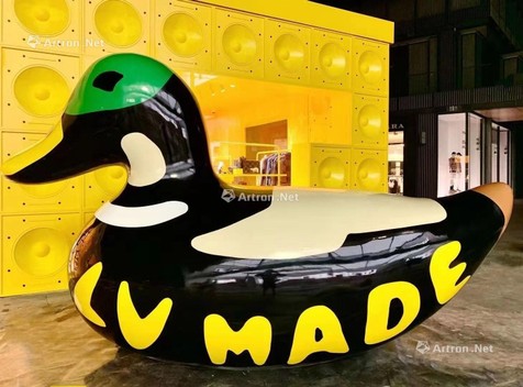 LV×Nigo LV Made It’s a Duck 鸭子雕塑 