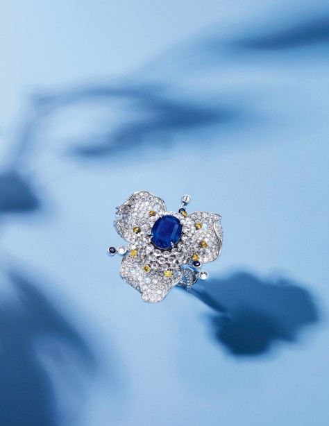 4.88克拉「克什米尔」蓝宝石配钻石戒指，未经加热