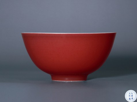 红釉碗