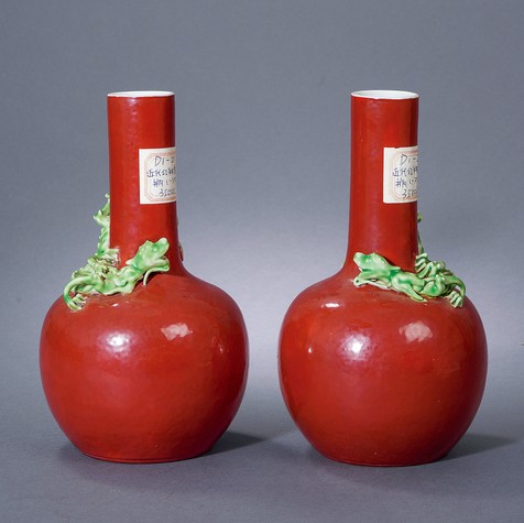 矾红雕瓷蟠龙小天球瓶