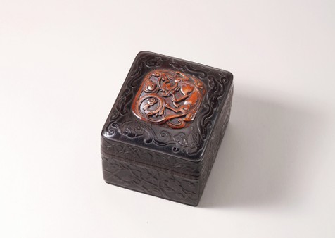 紫檀嵌楠木雕螭龙纹方香盒